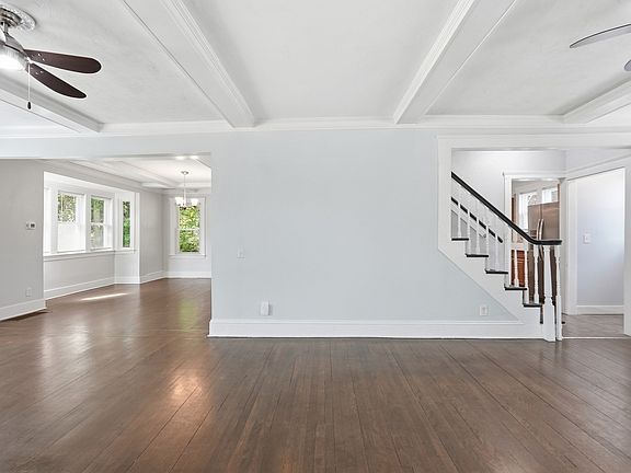 2nd image of 14 Saint Elmo Rd