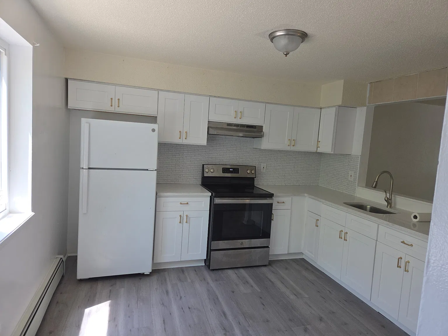 667 Hill St — Photo 4