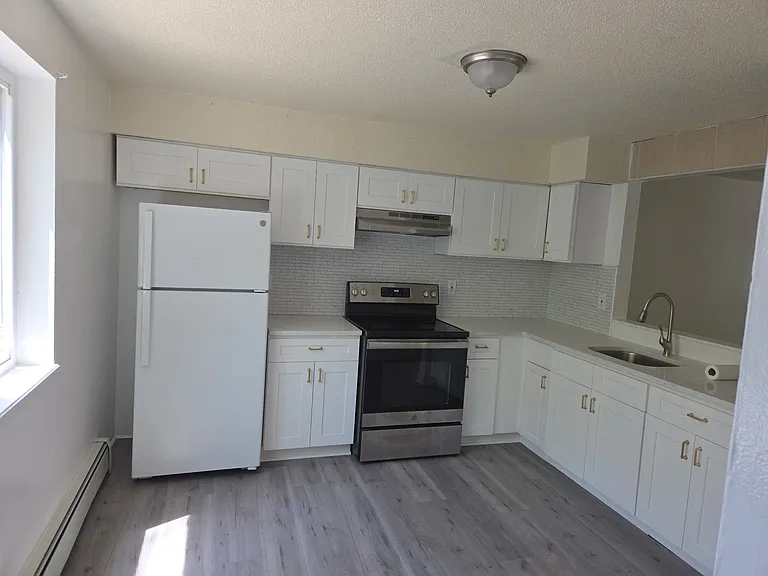 667 Hill St — Photo 4