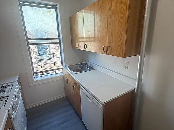 2nd image of 72 Vermilyea Ave APT 5D