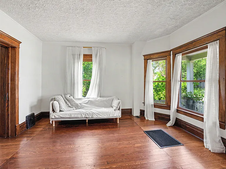 1155 Portage Ave — Photo 6