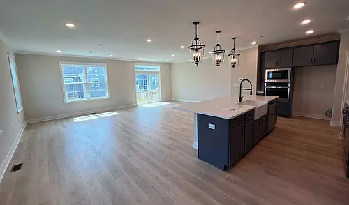 3105 Justin Dr W Photo 1