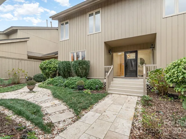 5140 Dunes Ct, Charlotte, NC 28226