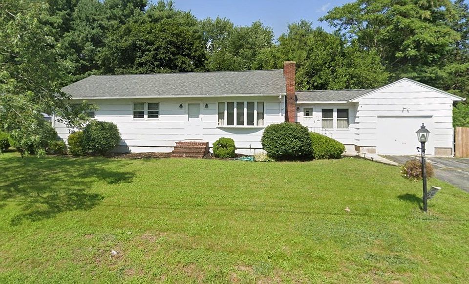 1st image of 5 Crestwood Cir