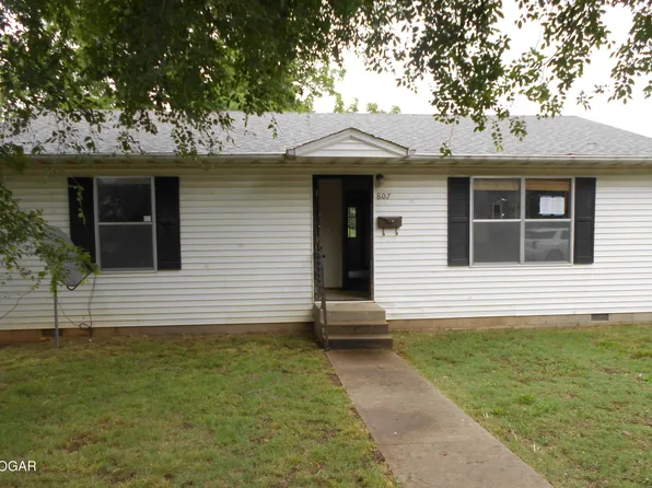 807 N 3rd St, Monett, MO 65708