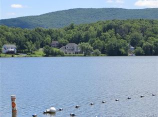 504 Shore Dr, New Windsor, NY 12553