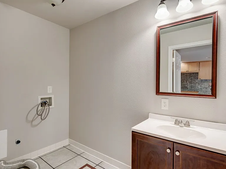 300 N Oak Harbor St #C102 — Photo 16