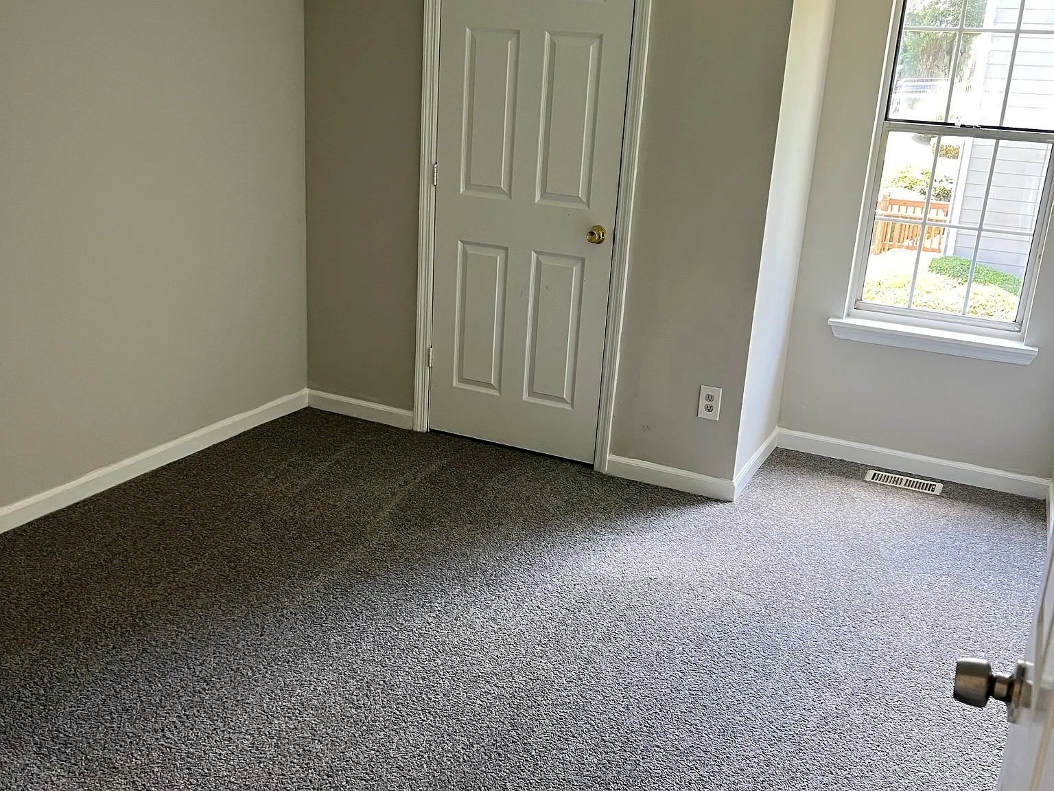 3 bed, 2.5 bath, 1408 sqft, $1,800 — Photo 4