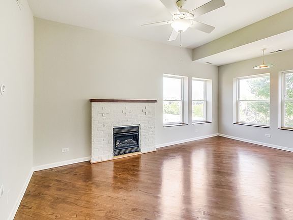 3rd image of 3209 W Argyle St APT 3N
