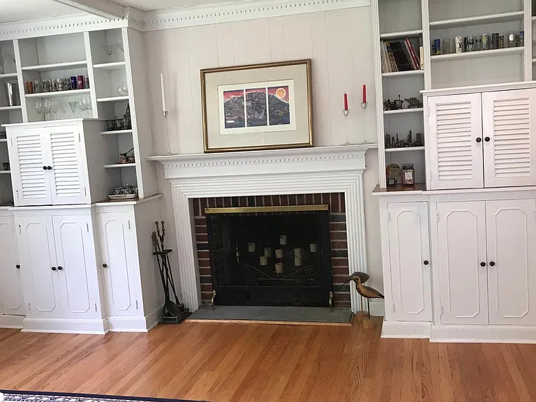 1643 Surrey Ln — Photo 12
