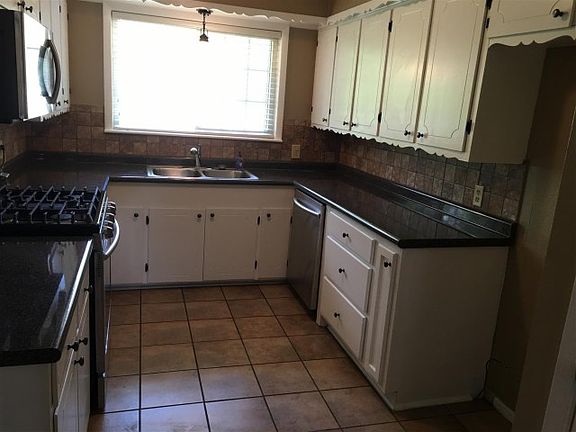 4th image of 3332 Lynnwood Dr
