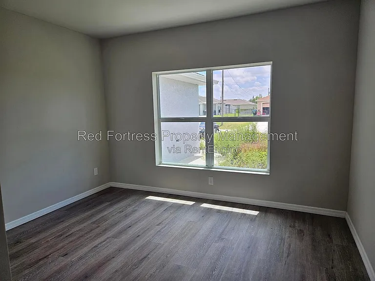 2300 NW 9th Ave — Photo 12