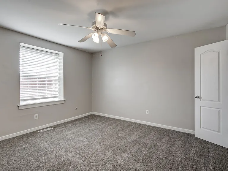 Maple Bay Apartment Townhomes — Photo 7