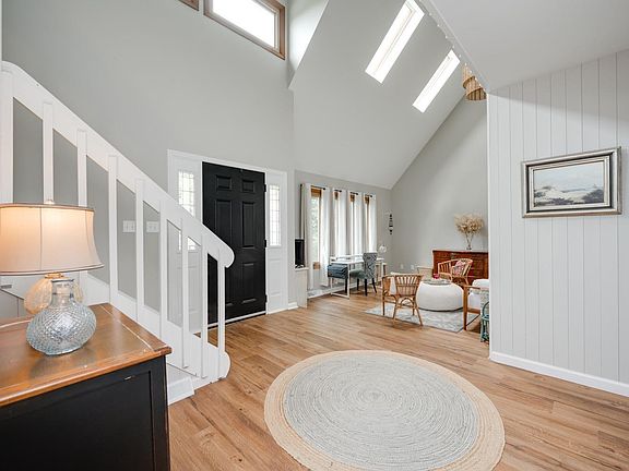 4th image of 208 Mountain Laurel Dr