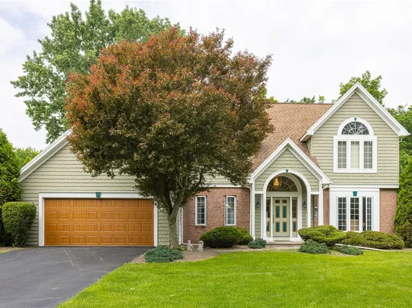 43 Collenton Dr, Rochester, NY 14626