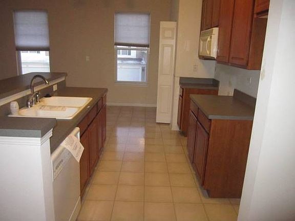 5th image of 57 Johnson Ct