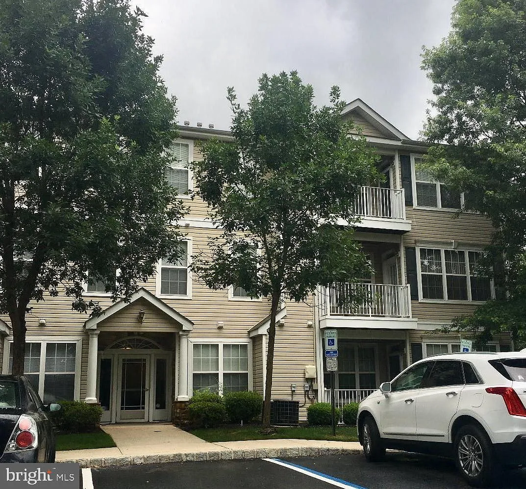 2 bed, 2.0 bath, 1310 sqft, $2,350 — Photo 1