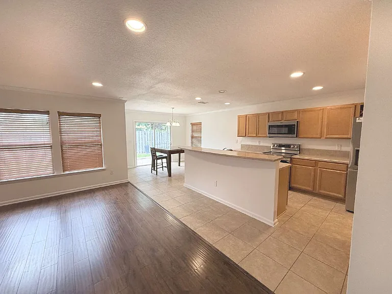 436 Bostwick Cir — Photo 6