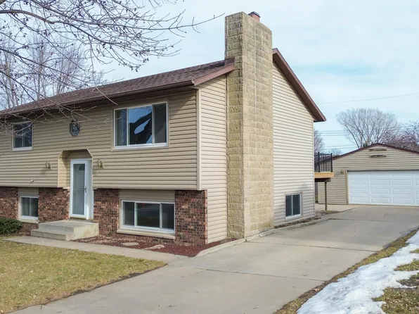 416 41st Ave NW, Rochester, MN 55901