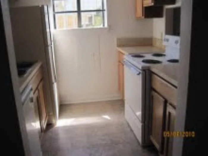 2 bed, 950 sqft, $1,025 — Photo 2