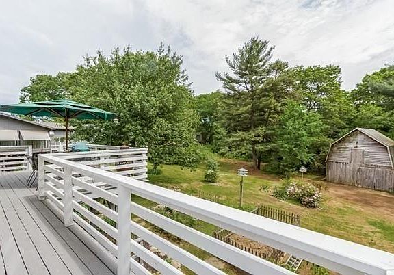 3rd image of 124 Lakeshore Dr