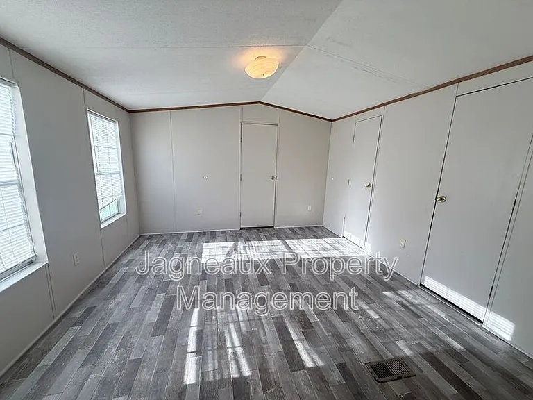 2214 Center St — Photo 8