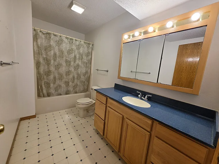 E11975 E Robin Rd — Photo 45