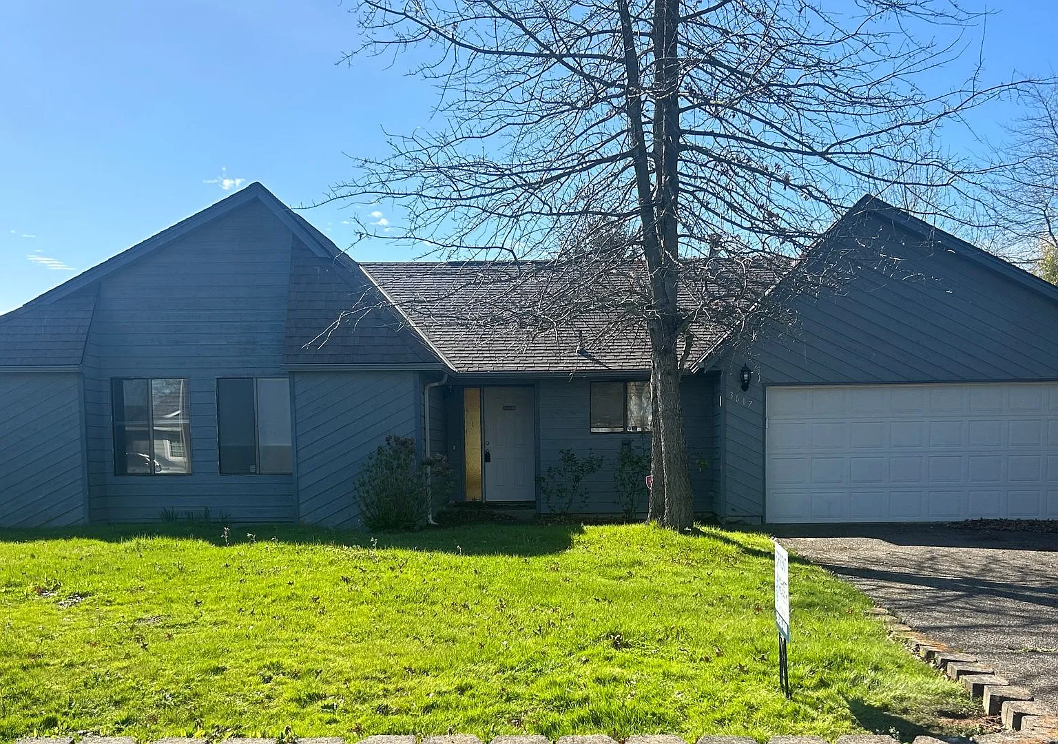 Beautiful 3 Bedroom, 2 bathroom House in Great Quiet Neighborhood. — Photo 1