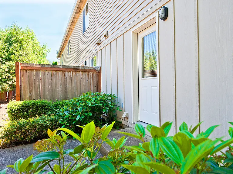 205 Green Ln — Photo 6
