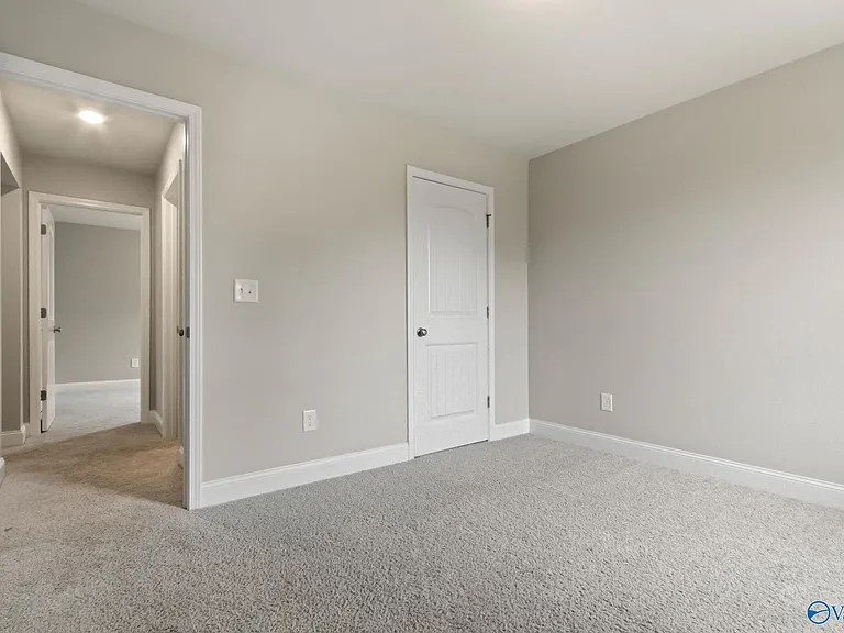 122 Ardsley Dr — Photo 32