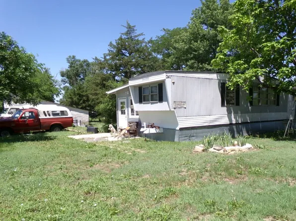 241 W 1st St, Agra, KS 67621