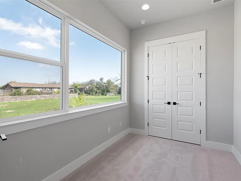 1205 Friends Cv — Photo 17