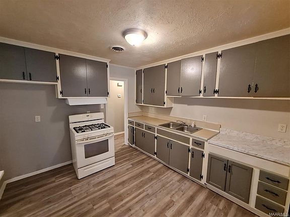 2nd image of 1128 Karen Rd