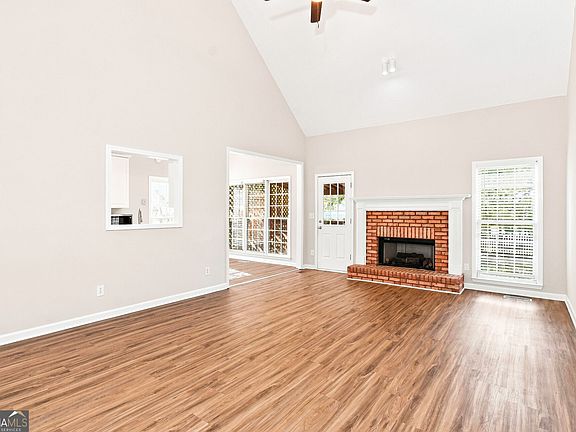 2nd image of 4904 Ascot Blf NW