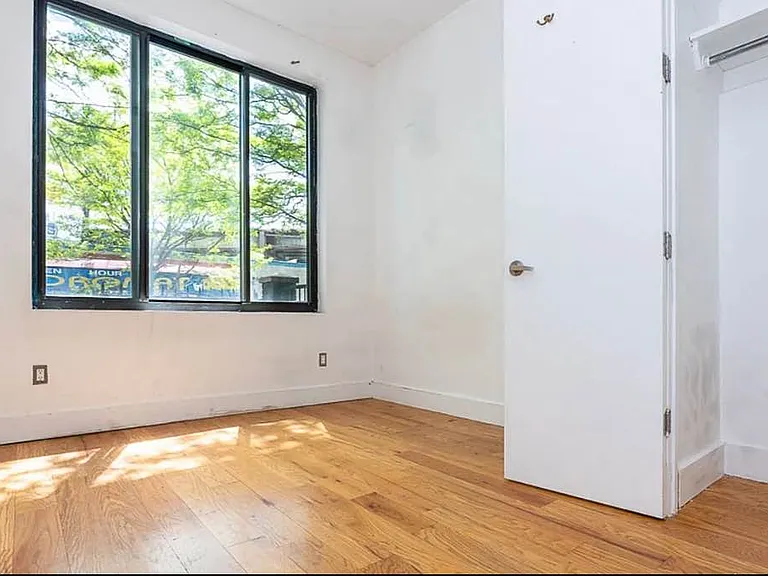275 Menahan St #2R — Photo 1
