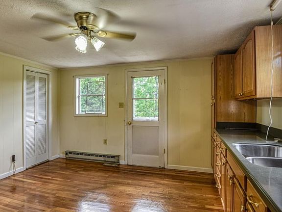 4th image of 2639 Banner St