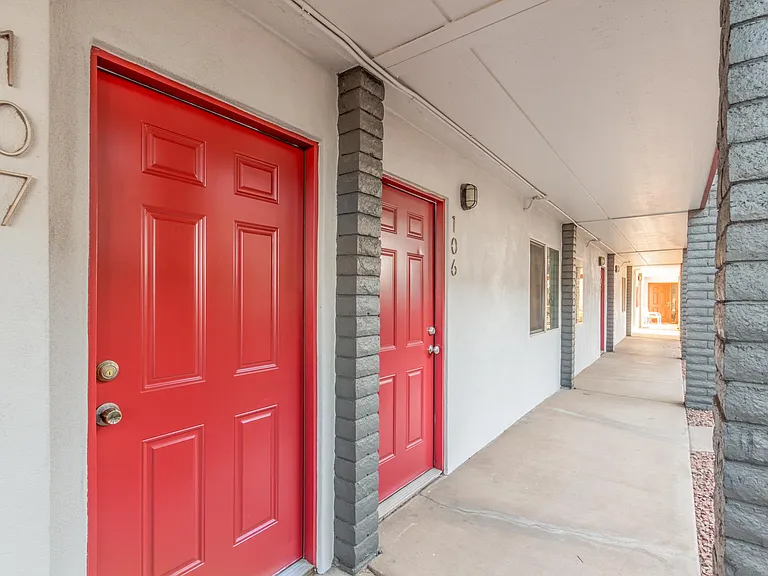 1835 E Don Carlos Ave — Photo 15