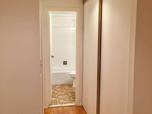4th image of 31 Sagamore Hills Dr
