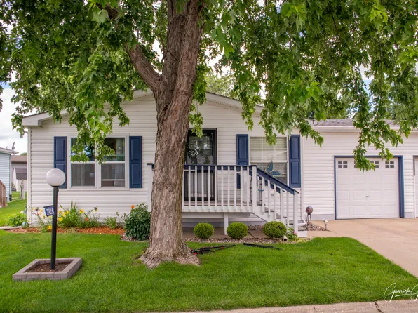 242A Meadowlark Ln, Sandwich, IL 60548