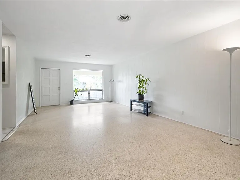 4430 NE 16th Ter — Photo 17
