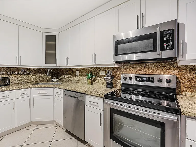 6039 Collins Ave #936 — Photo 13