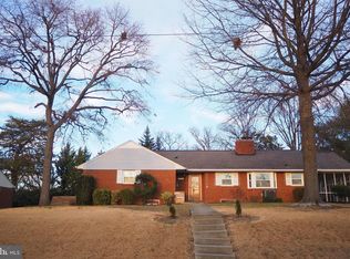 3323 Pensa Dr, Falls Church, VA 22041