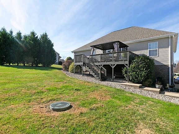 3rd image of 266 Glenda Ct