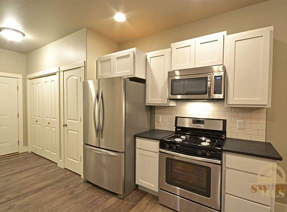 2nd image of 4382 Glenwood Dr