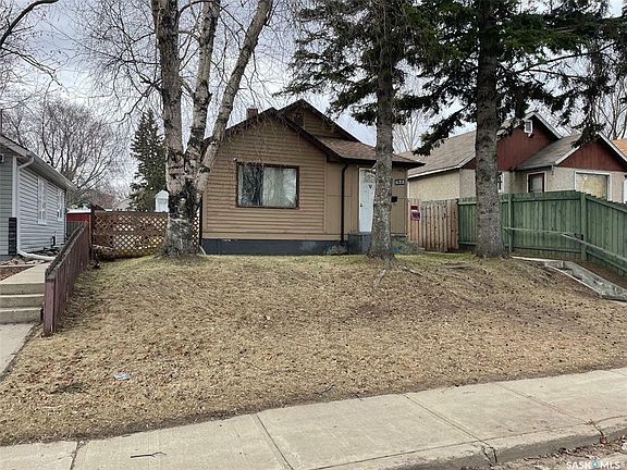 2nd image of 633 20th St E