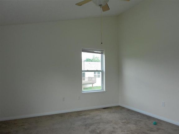 5th image of 3005 Hornbeam Dr