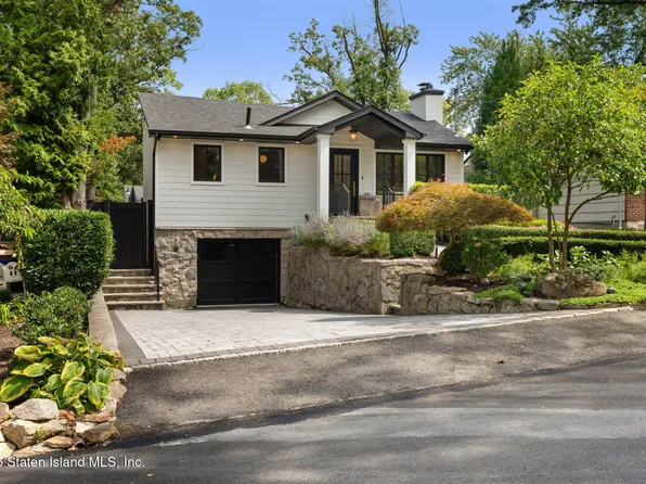 54 Kent St, Staten Island, NY 10306