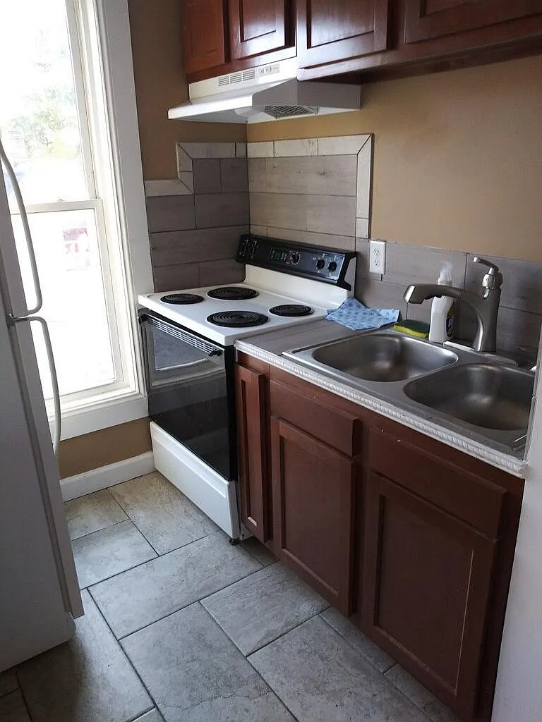 Studio, $815 — Photo 3