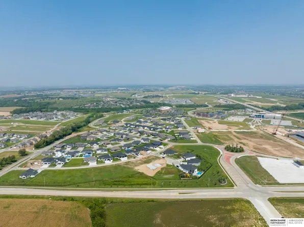 20985 Polk St, Elkhorn, NE 68022