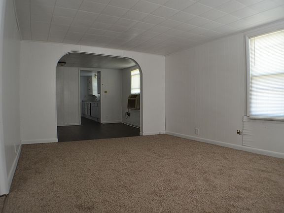 Entry/ Living Room